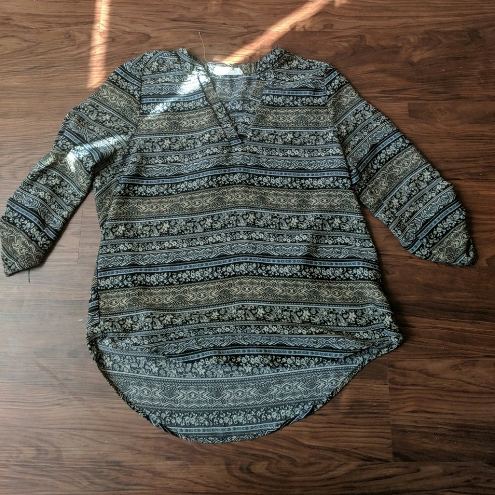 Patterned blue and tan v neck blouse